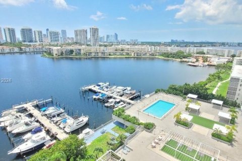 Condo in Aventura, Florida, 2 bedrooms  № 1271712 - photo 30