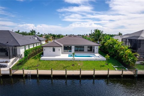 Casa en venta en Cape Coral, Florida, 4 dormitorios, 214.33 m2 № 1329734 - foto 23