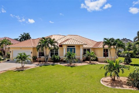 Villa ou maison à vendre à Punta Gorda, Floride: 3 chambres, 234.11 m2 № 1350100 - photo 1