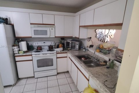 Condominio en venta en Pembroke Pines, Florida, 2 dormitorios, 93.09 m2 № 1176636 - foto 12