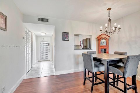 Condo in Sunrise, Florida, 1 bedroom  № 1176637 - photo 10