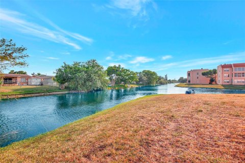 Copropriété à vendre à Sunrise, Floride: 1 chambre, 69.68 m2 № 1176637 - photo 24