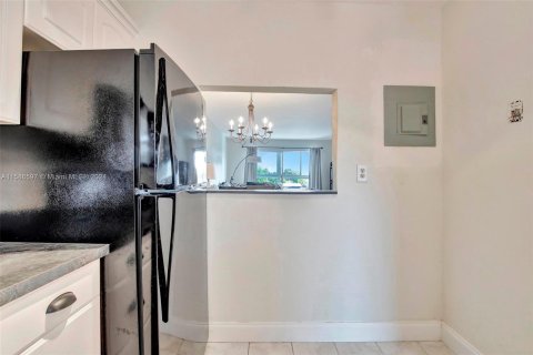 Condo in Sunrise, Florida, 1 bedroom  № 1176637 - photo 9