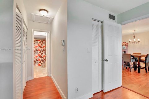 Condo in Sunrise, Florida, 1 bedroom  № 1176637 - photo 20