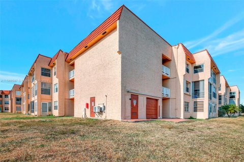 Condo in Sunrise, Florida, 1 bedroom  № 1176637 - photo 25