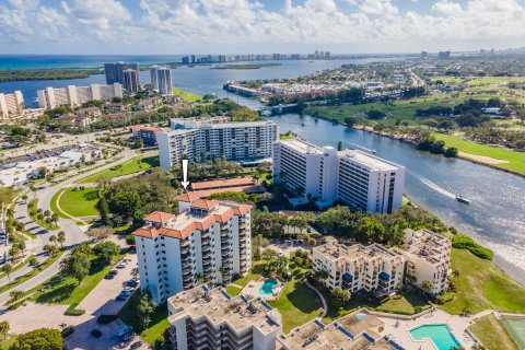Condominio en venta en North Palm Beach, Florida, 2 dormitorios, 134.34 m2 № 857092 - foto 1