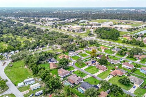 House in Kissimmee, Florida 4 bedrooms, 175.4 sq.m. № 1318234 - photo 17