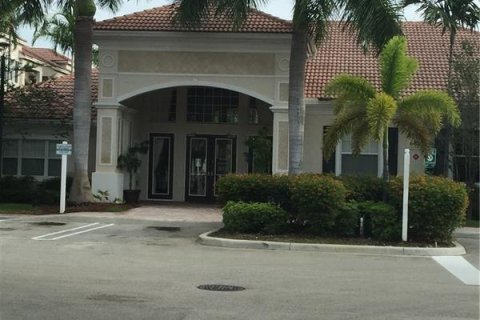 Copropriété à vendre à Coral Springs, Floride: 3 chambres, 126.07 m2 № 846359 - photo 2
