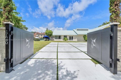Villa ou maison à vendre à Palmetto Bay, Floride: 5 chambres, 332.78 m2 № 1117238 - photo 4