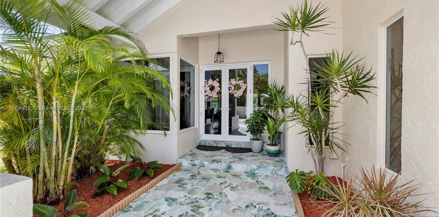 Villa ou maison à Palmetto Bay, Floride 5 chambres, 332.78 m2 № 1117238