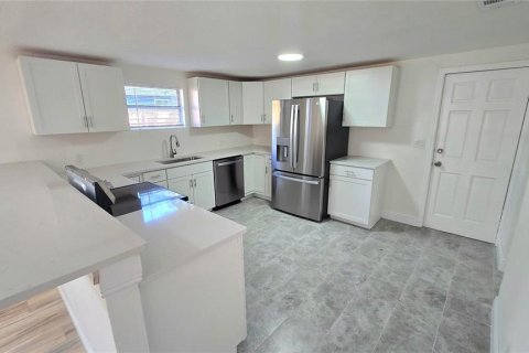 Casa en venta en Tampa, Florida, 3 dormitorios, 115.76 m2 № 1391265 - foto 10