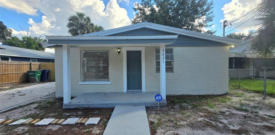 House in Tampa, Florida 3 bedrooms, 115.76 sq.m. № 1391265