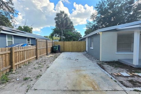 House in Tampa, Florida 3 bedrooms, 115.76 sq.m. № 1391265 - photo 24