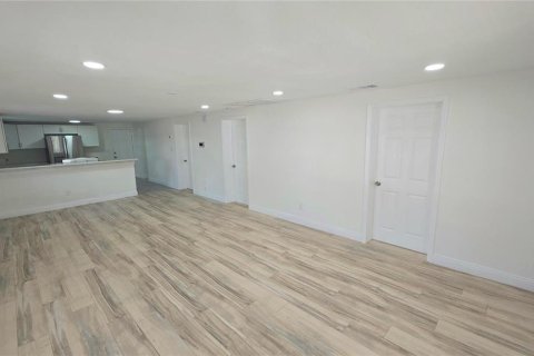 Casa en venta en Tampa, Florida, 3 dormitorios, 115.76 m2 № 1391265 - foto 4