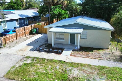 House in Tampa, Florida 3 bedrooms, 115.76 sq.m. № 1391265 - photo 3