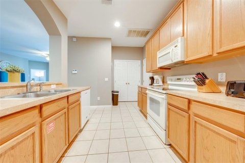 Casa en venta en Kissimmee, Florida, 6 dormitorios, 216.74 m2 № 1319661 - foto 24