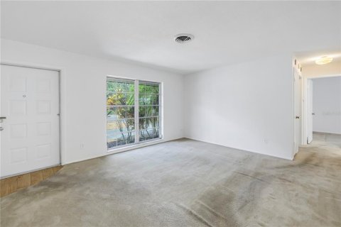 House in Saint Petersburg, Florida 2 bedrooms, 116.87 sq.m. № 1349366 - photo 6