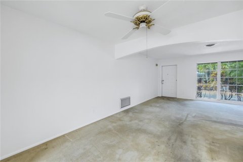 House in Saint Petersburg, Florida 2 bedrooms, 116.87 sq.m. № 1349366 - photo 7