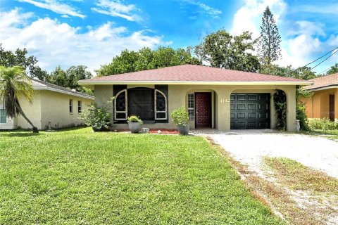 House in Sarasota, Florida 2 bedrooms, 120.96 sq.m. № 1349368 - photo 1