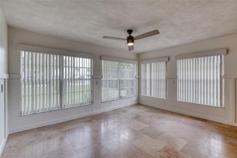 Villa ou maison à vendre à New Smyrna Beach, Floride: 2 chambres, 104.42 m2 № 1350478 - photo 13