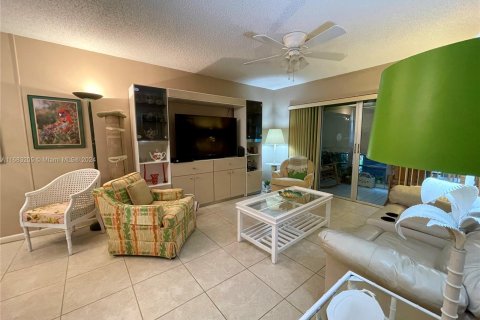 Condo in Delray Beach, Florida, 2 bedrooms  № 1417771 - photo 19