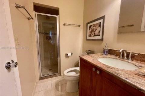 Condo in Delray Beach, Florida, 2 bedrooms  № 1417771 - photo 11