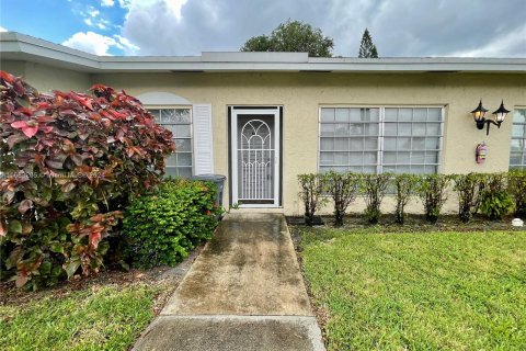 Condo in Delray Beach, Florida, 2 bedrooms  № 1417771 - photo 1