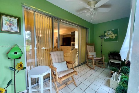 Condo in Delray Beach, Florida, 2 bedrooms  № 1417771 - photo 22