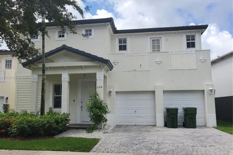Villa ou maison à vendre à Homestead, Floride: 4 chambres, 282.24 m2 № 720147 - photo 1