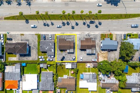 Commercial property in Miami, Florida № 1389881 - photo 2