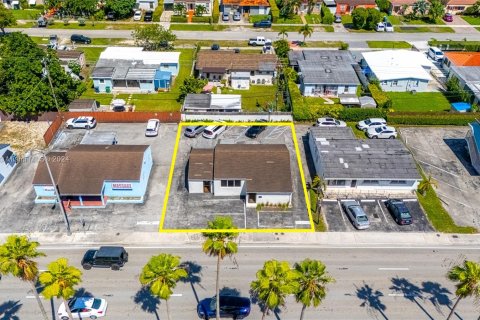 Propiedad comercial en venta en Miami, Florida № 1389881 - foto 12