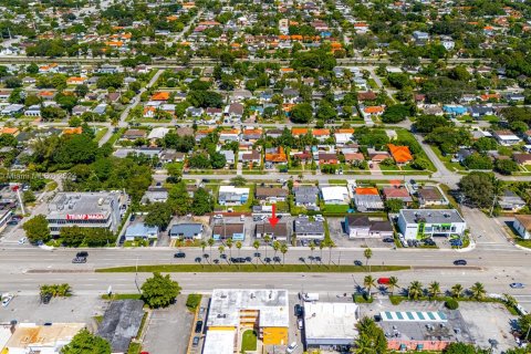 Propiedad comercial en venta en Miami, Florida № 1389881 - foto 5