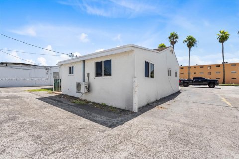 Propiedad comercial en venta en Miami, Florida № 1389881 - foto 21