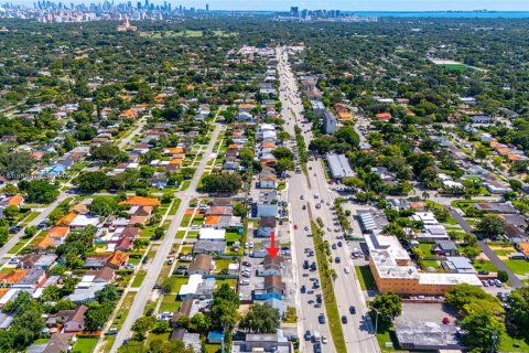 Propiedad comercial en venta en Miami, Florida № 1389881 - foto 6