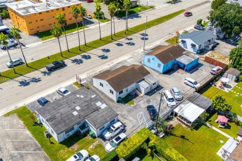 Propiedad comercial en venta en Miami, Florida № 1389881 - foto 9