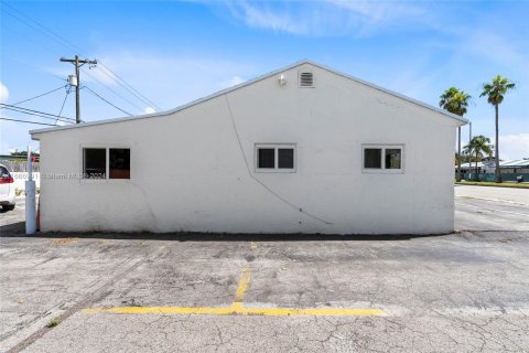 Propiedad comercial en venta en Miami, Florida № 1389881 - foto 18