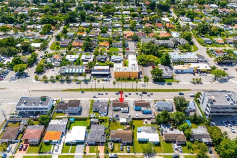 Propiedad comercial en venta en Miami, Florida № 1389881 - foto 3