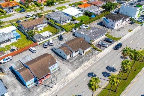 Propiedad comercial en venta en Miami, Florida № 1389881 - foto 13