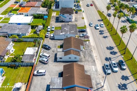 Propiedad comercial en venta en Miami, Florida № 1389881 - foto 14