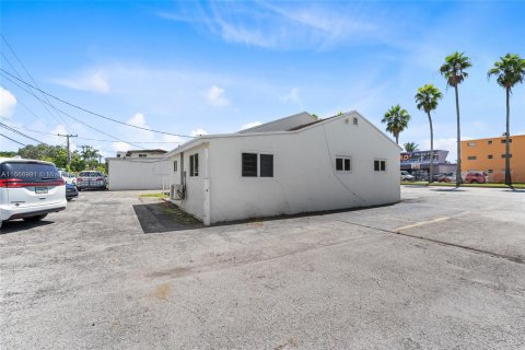 Propiedad comercial en venta en Miami, Florida № 1389881 - foto 19