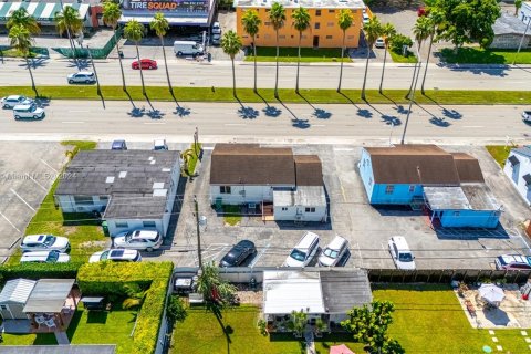 Propiedad comercial en venta en Miami, Florida № 1389881 - foto 8