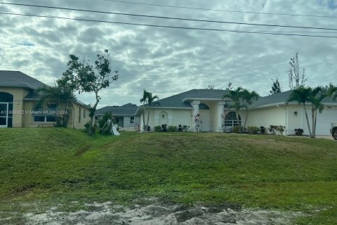 Terreno en venta en Cape Coral, Florida № 1389880 - foto 6