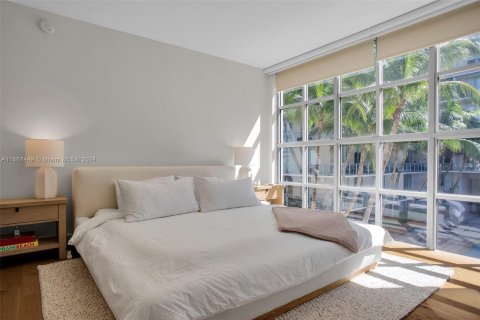 Condo in Miami, Florida, 2 bedrooms  № 1389882 - photo 12