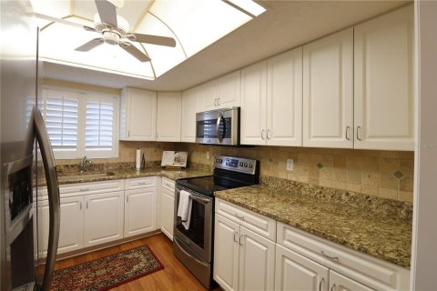 Condo in Bradenton, Florida, 2 bedrooms  № 1382693 - photo 21