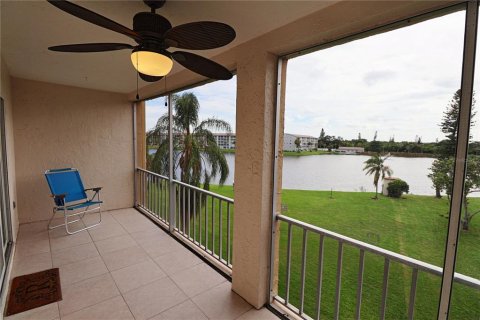 Condo in Bradenton, Florida, 2 bedrooms  № 1382693 - photo 15