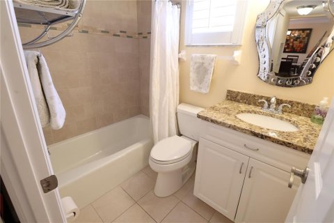 Condo in Bradenton, Florida, 2 bedrooms  № 1382693 - photo 14