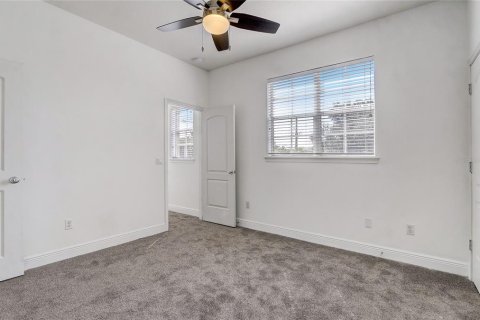 Condo in Orlando, Florida, 3 bedrooms  № 1382670 - photo 19