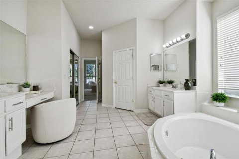 House in Tampa, Florida 5 bedrooms, 293.29 sq.m. № 1382669 - photo 28