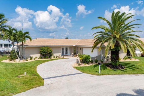 Villa ou maison à vendre à Punta Gorda, Floride: 3 chambres, 201.13 m2 № 1318517 - photo 1