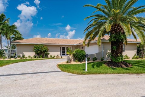 House in Punta Gorda, Florida 3 bedrooms, 201.13 sq.m. № 1318517 - photo 4